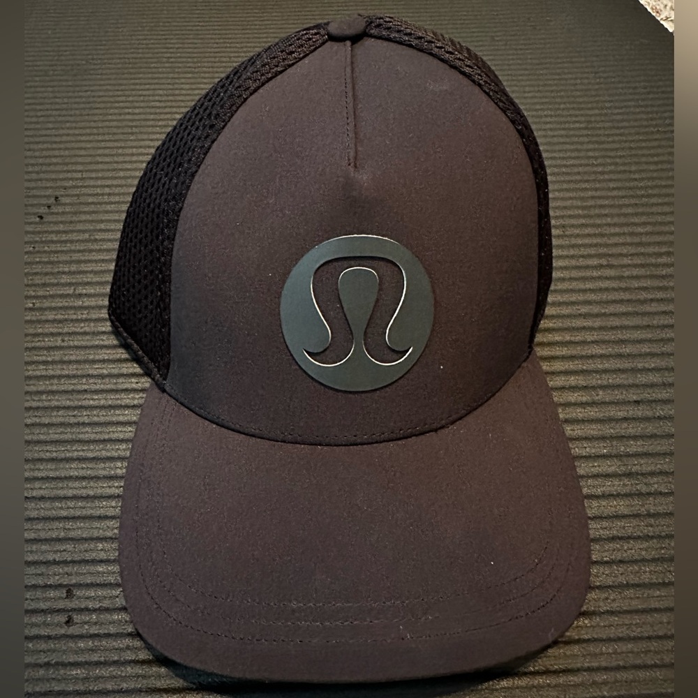 Lululemon trucker hat